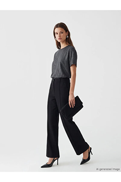 LC Waikiki Μπλούζα με σχέδιο σε ανθρακί χρώμα με λαιμόκοψη ποδηλάτου