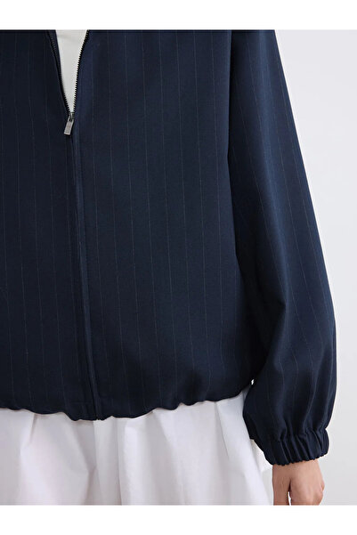 LC Waikiki Γυναικείο μπουφάν σε μπλε ναυτικό χρώμα με ριγέ γιακά και oversize...