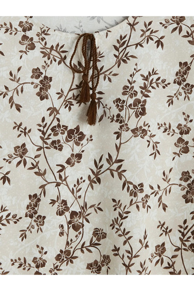 LC Waikiki Μπλούζα με λουλουδάτο γιακά σε μπεζ απόχρωση