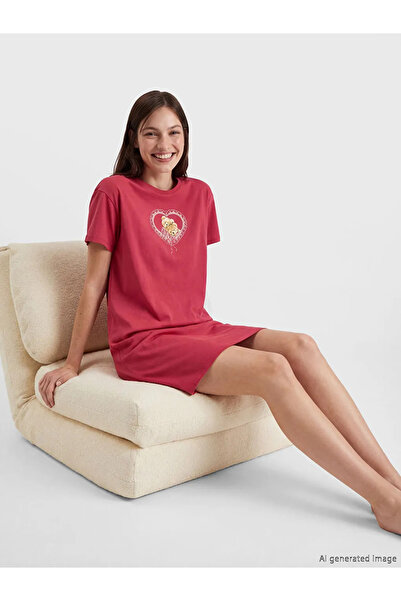 LC Waikiki Γυναικείο νυχτικό με στάμπα σε χρώμα μπορντό με λαιμόκοψη ποδηλάτου