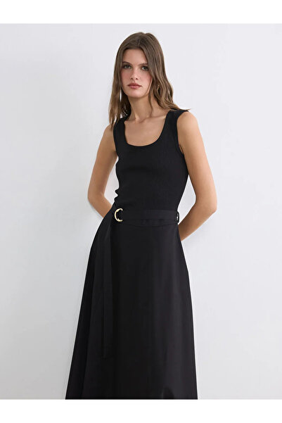 LC Waikiki Μαύρο φόρεμα με ζώνη που φοριέται στη μέση