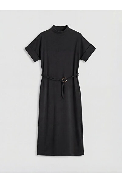 LC Waikiki Μαύρο φόρεμα με ψηλό γιακά, ζώνη και απαλή υφή