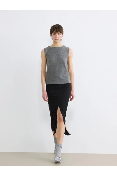 LC Waikiki Γκρι μπλούζα με λαιμόκοψη ποδηλάτου και πέτρες