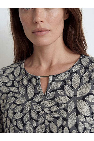 LC Waikiki Μπλούζα με μοτίβο με λαιμόκοψη σε μαύρο χρώμα