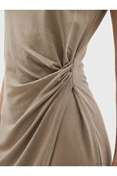 LC Waikiki Μπεζ φόρεμα με λαιμόκοψη ποδηλάτου και σχισμή στο μπροστινό μέρος