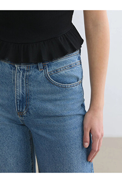 LC Waikiki Μαύρο Γυναικείο Αθλητικό Τοπ με Βολάν και Λαιμόκοψη Ποδηλάτου