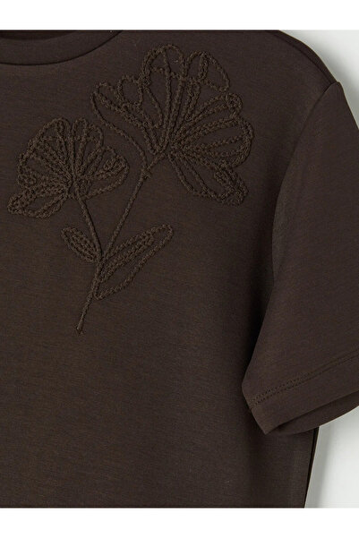 LC Waikiki Καφέ Μπλούζα με Κέντημα με λαιμόκοψη