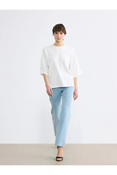 LC Waikiki Εκρού μπλούζα με λεπτομέρεια από πέρλες και λαιμόκοψη ποδηλάτου