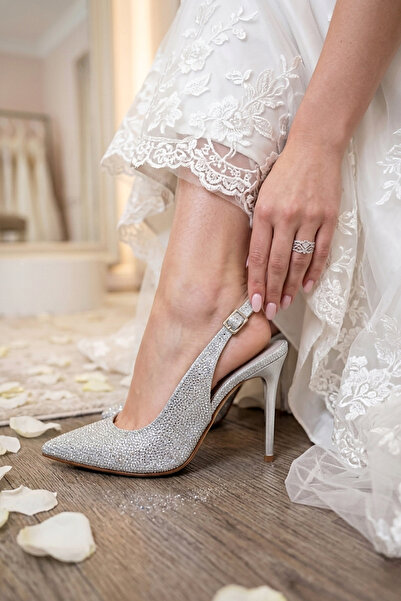 Modavien Γυναικεία βραδινά παπούτσια με ασημί γκλίτερ ύψους 11 εκ.