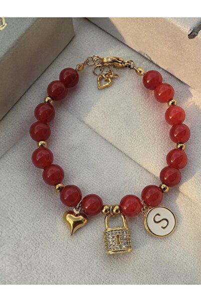 Amabel Jewelerys سوار فولاذي بحرف من حجر العقيق الأحمر وحلية قلب بقفل من الزركون