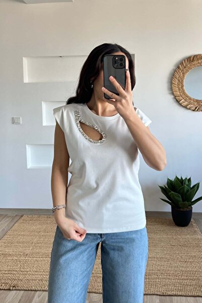 butikhola Beyaz Vatkalı Taş Dekolteli Tshirt