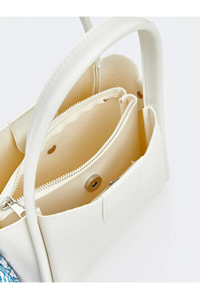 LC Waikiki Γυναικεία τσάντα ώμου σε δερμάτινη εμφάνιση με μπεζ αξεσουάρ και σ...