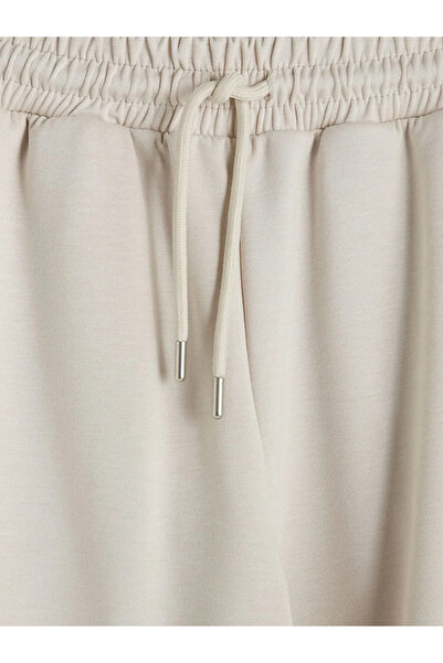 LC Waikiki Μπεζ γυναικείο σορτς με ελαστική μέση και απαλή υφή