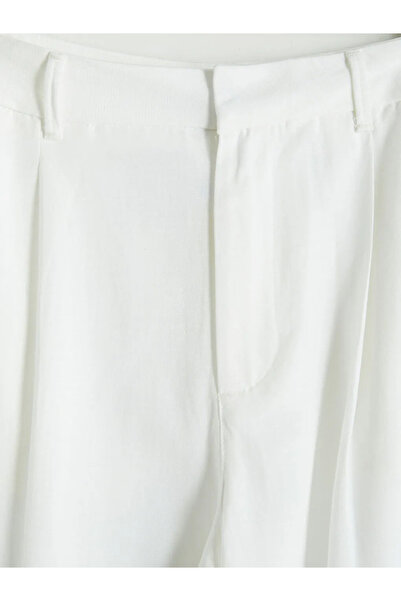 LC Waikiki Λευκό γυναικείο παντελόνι με πλισέ από λινό μείγμα σε χαλαρή γραμμή