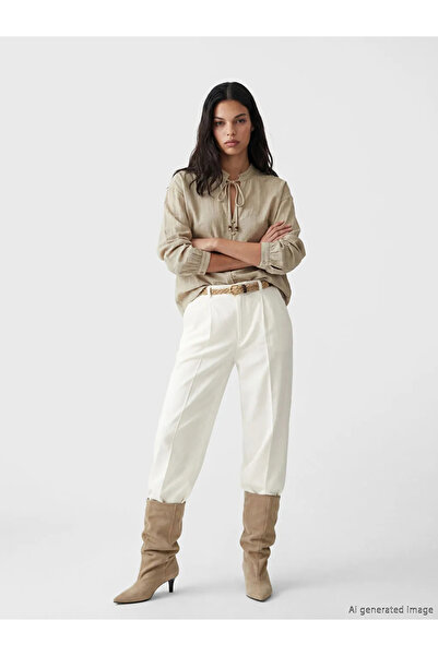 LC Waikiki Λευκό γυναικείο παντελόνι με ζώνη στη μέση και πλισέ κοπή σε σχήμα...