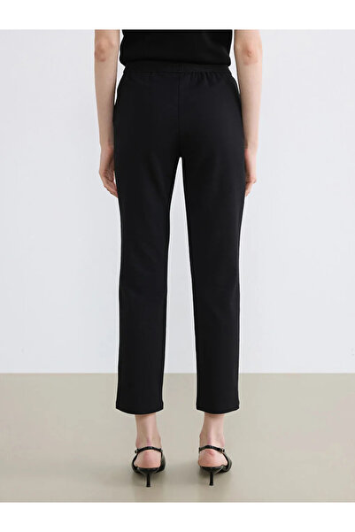 LC Waikiki Μαύρο γυναικείο παντελόνι στενής εφαρμογής με ελαστική μέση