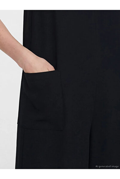 LC Waikiki Μαύρη γυναικεία ολόσωμη φόρμα με λαιμόκοψη V και τιράντες