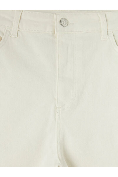 LC Waikiki Λευκό γυναικείο τζιν σορτς στενής εφαρμογής