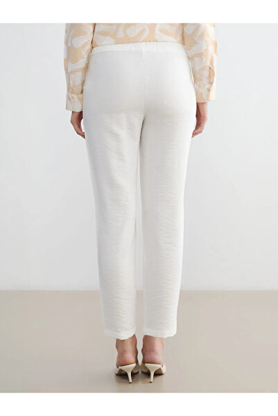 LC Waikiki Εκρού Γυναικείο Παντελόνι με Ελαστική Μέση και Κοπή Καρότο