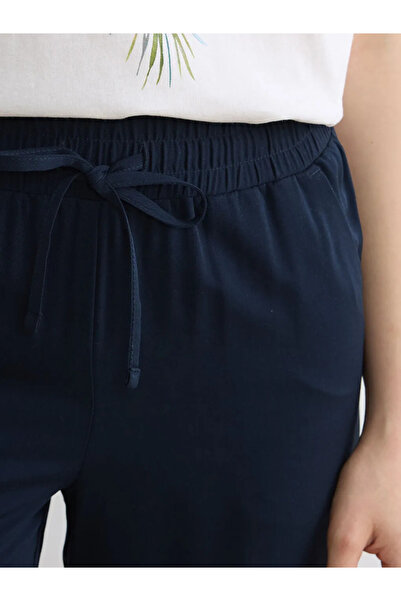 LC Waikiki Γυναικείο παντελόνι με ελαστική μέση σε μπλε ναυτικό χρώμα