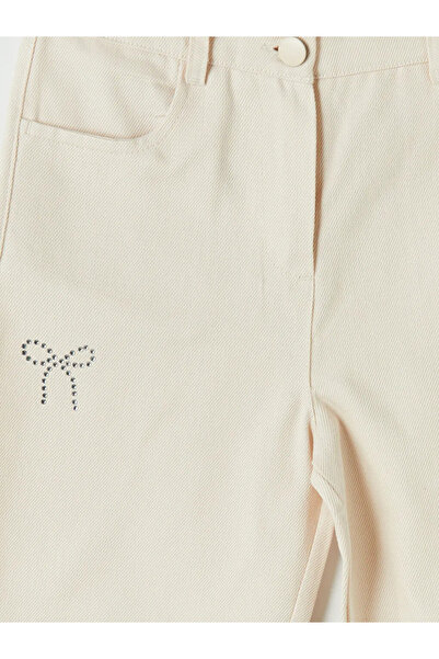 LC Waikiki Παντελόνι γκαμπαρντίνα για κορίτσια σε χρώμα εκρού με πέτρινη κεντ...