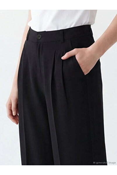 LC Waikiki Μαύρο γυναικείο παντελόνι από ύφασμα με πλισέ, σε χαλαρή γραμμή