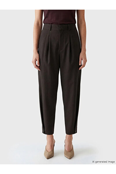 LC Waikiki Καφέ ριγέ γυναικείο παντελόνι από ύφασμα με πλισέ, σε χαλαρή γραμμή