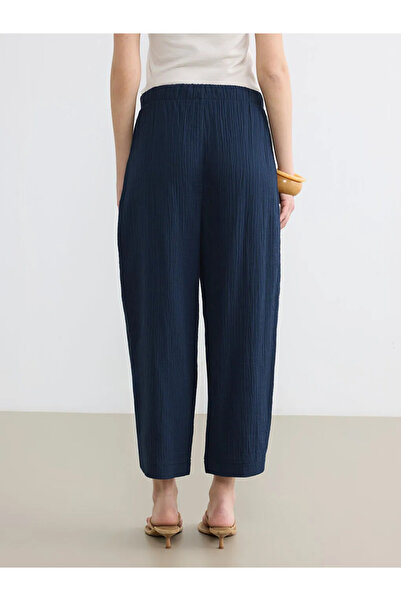 LC Waikiki Γυναικείο παντελόνι με ελαστική μέση σε μπλε ναυτικό χρώμα