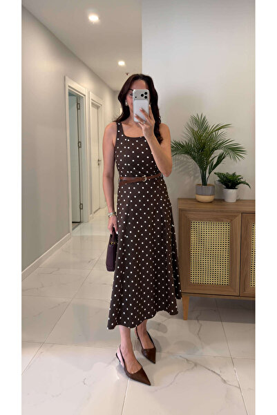 BİRCANÇİL Φόρεμα Wusiter σε καφέ χρώμα με λεπτομέρεια ζώνης με πουά