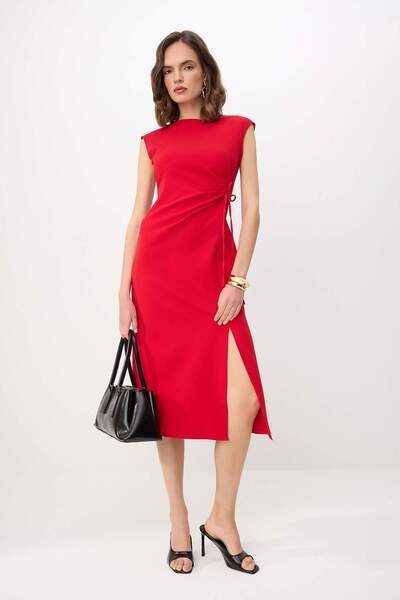 Συλλογή Trendyol Κόκκινο υφαντό φόρεμα μίντι με λεπτομέρεια δεσίματος TWOSS26...