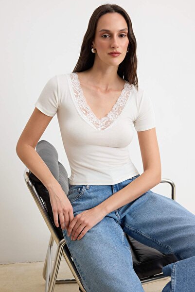 Trendyol Kollektion Ecru Regular/Normal Fit V-Ausschnitt Kurzarm-Bluse mit Sp...