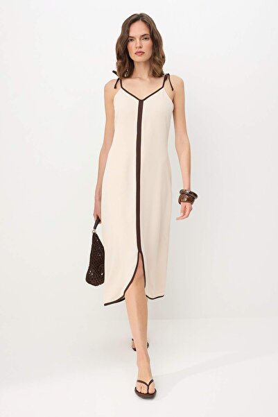 Συλλογή Trendyol Εκρού Φόρεμα με Σχισμή και Αντίθεση στις Λεπτομέρειες, Μίντι...