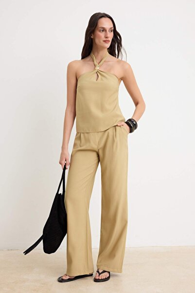 Συλλογή Trendyol Σκούρο μπεζ μπλούζα με λεπτομέρεια αγκράφας και μαλακό υφαντ...