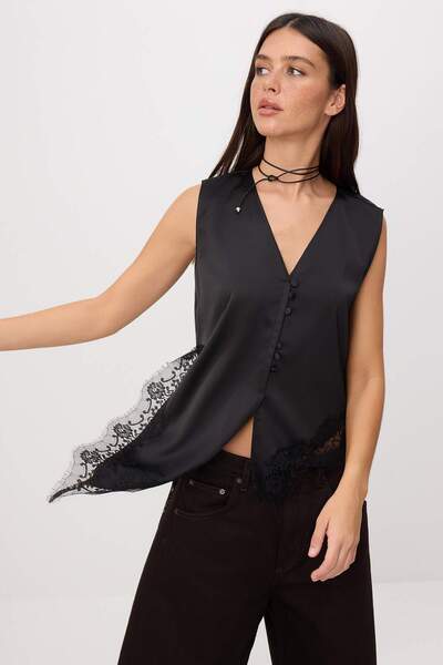 Συλλογή Trendyol Μαύρη δαντελένια μπλούζα με λεπτομέρειες από σατέν TWOSS26BZ...