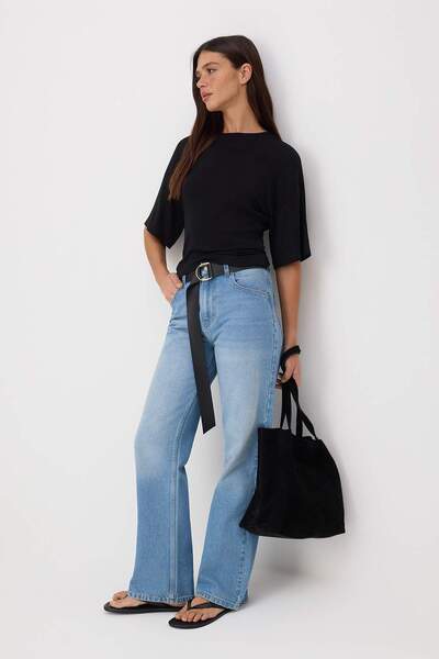 Συλλογή Trendyol Μαύρο εφαρμοστό μπλουζάκι με χαμηλά μανίκια, τριών τετάρτων,...