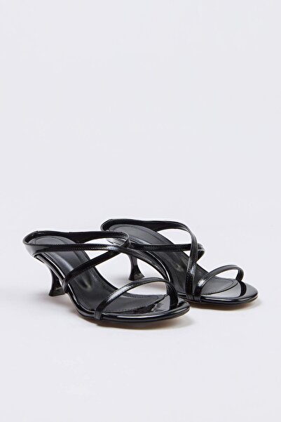 TRENDYOL SHOES Μαύρες γυναικείες παντόφλες με τακούνι TAKSS26TO00068