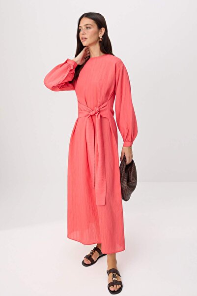 Trendyol Modest Φόρεμα χωρίς φόδρα με υφαντό στριφτό ύφασμα και λεπτομέρεια δ...