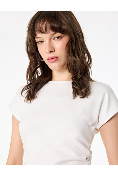 Koton Μπλουζάκι με κοντό μανίκι και λαιμόκοψη ποδηλάτου, στενή εφαρμογή και κ...