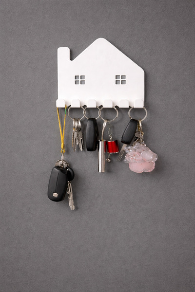 VENON ΛΕΥΚΟ ΣΠΙΤΙ ΜΕ ΠΑΡΑΘΥΡΑ 🏠   Κρεμάστρα για κλειδιά με λουράκια, Μοντέρν...