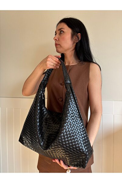 lalettobags Γυναικεία μαύρη τσάντα ώμου μοντέλου Zakkum με πλεκτή λεπτομέρεια