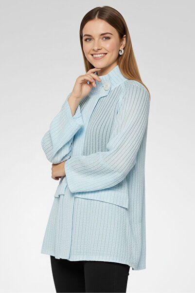 Emporio Armani بلوزة نسائية ذات ياقة واسعة وأكمام طويلة ومزخرفة، أزرق فاتح