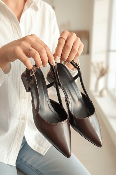 DİVOLYA Παπούτσια με τακούνι Felina Brown Wrinkled (3 cm Heels) με μυτερή μύτη