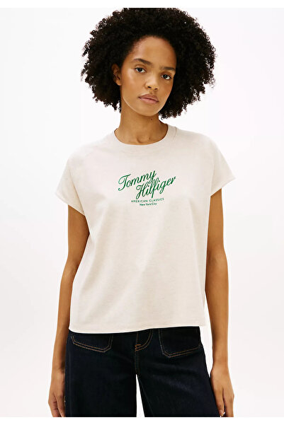 Tommy Hilfiger Kadın Regular Fit Göğsü Desenli Pamuklu Kısa Kollu Bej T-Shirt