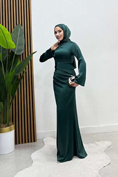 Tarzım Tuba Πράσινο ισπανικό βραδινό φόρεμα χιτζάμπ από σατέν Zara υψηλής ποι...