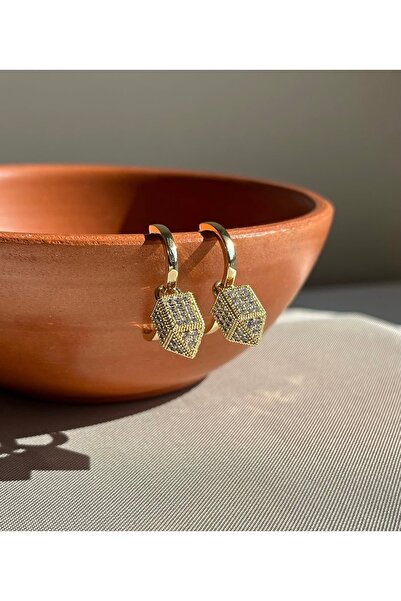 XUPING JEWELRY KUYUMCU SERİ 14K RENGİ KÜP PİRAMİT SALLANTILI ÇELİK KÜPE
