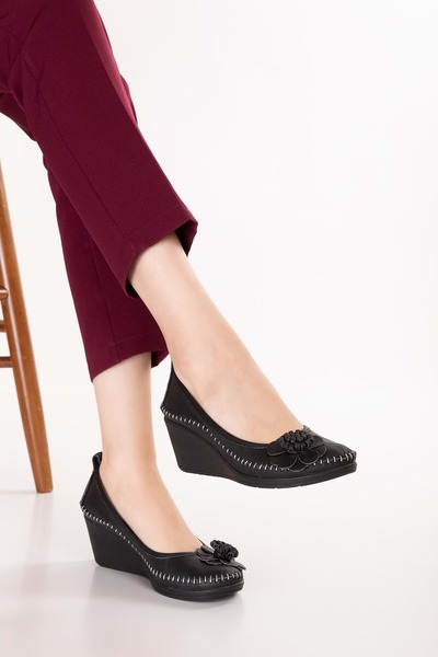 Gondol Γνήσια δερμάτινα άνετα καλοκαιρινά παπούτσια με τακούνι ars.210 Μαύρο