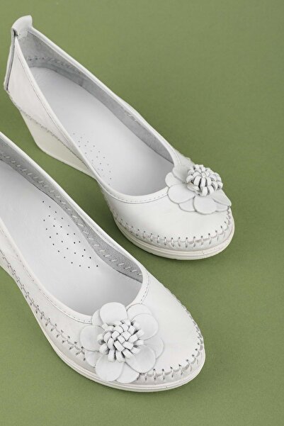 Gondol Γνήσια δερμάτινα άνετα καλοκαιρινά παπούτσια με τακούνι ars.210 Λευκό