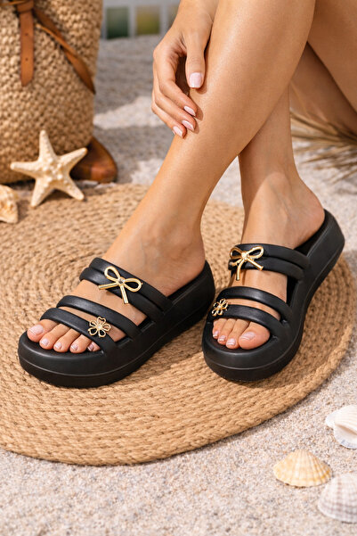 Babetty Γυναικείες μαύρες καλοκαιρινές παντόφλες με ορθοπεδική σόλα και αξεσο...