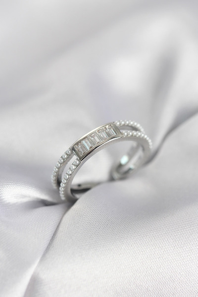 Beta Moda Hub Baget Zircon Stone Silver Color Women's Ring with Pearls