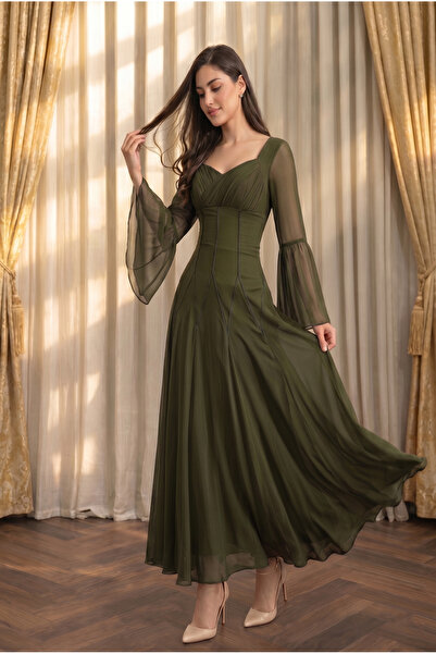 DVNA فستان شيفون كلاسيكي زيتوني بقصة كورسيه وأكمام جرس ناعمة من دفنا
